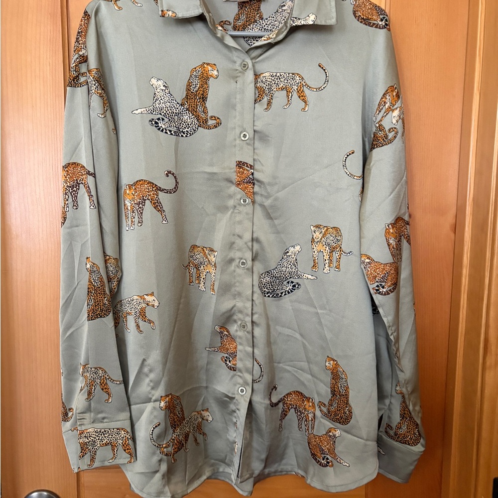 MAZIK Women’s Long Sleeve Button Down Blouse Leopard Size Medium